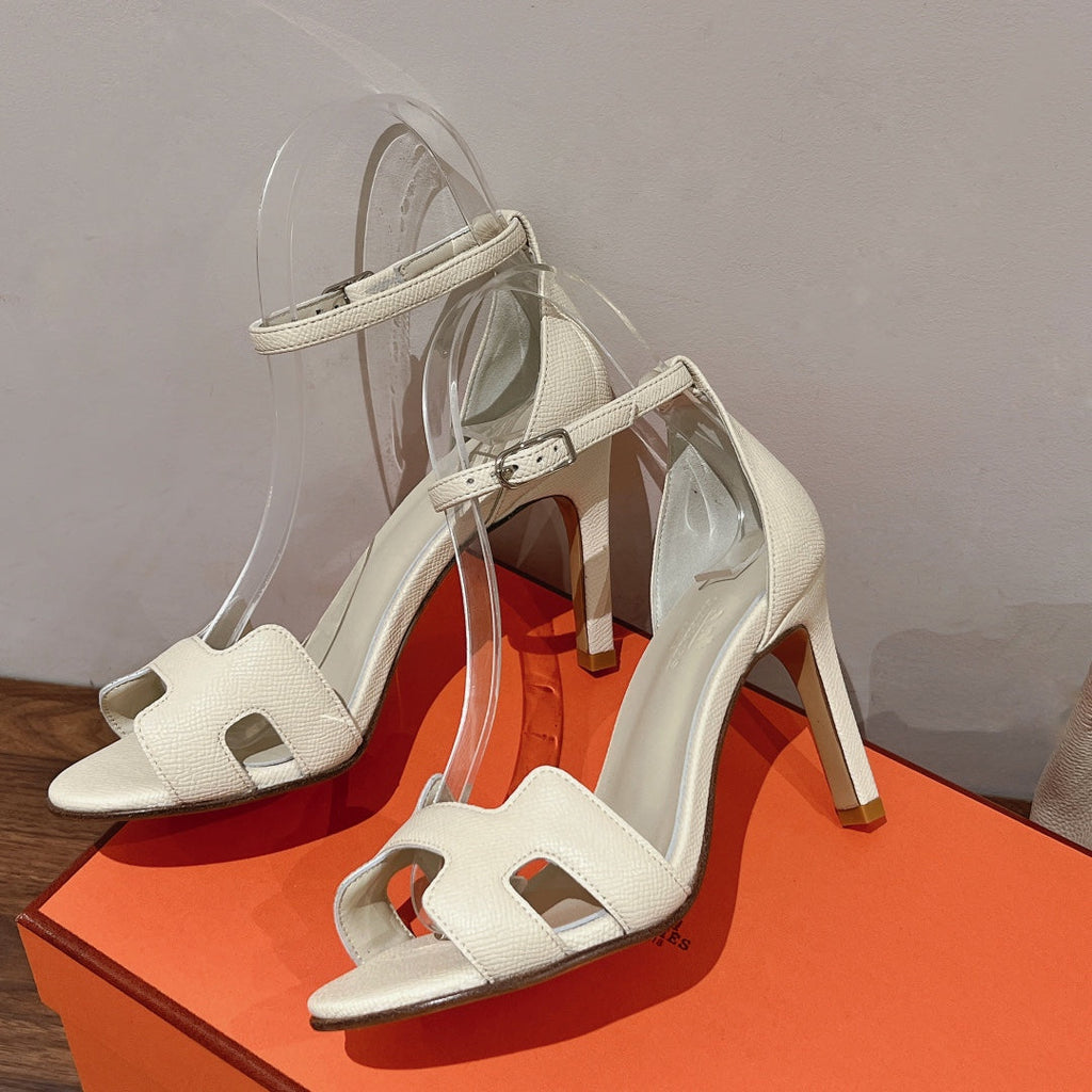 Hermes Premiere 105 Sandal in White Cream Grained Calfskin