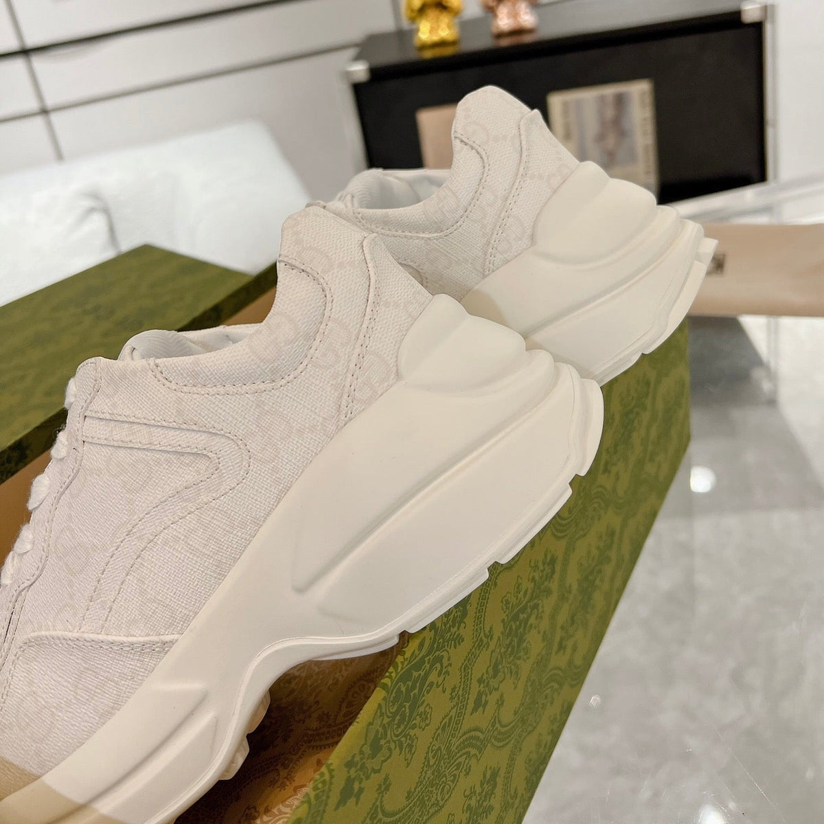 Gucci 100 Rhyton Sneaker Creamy White