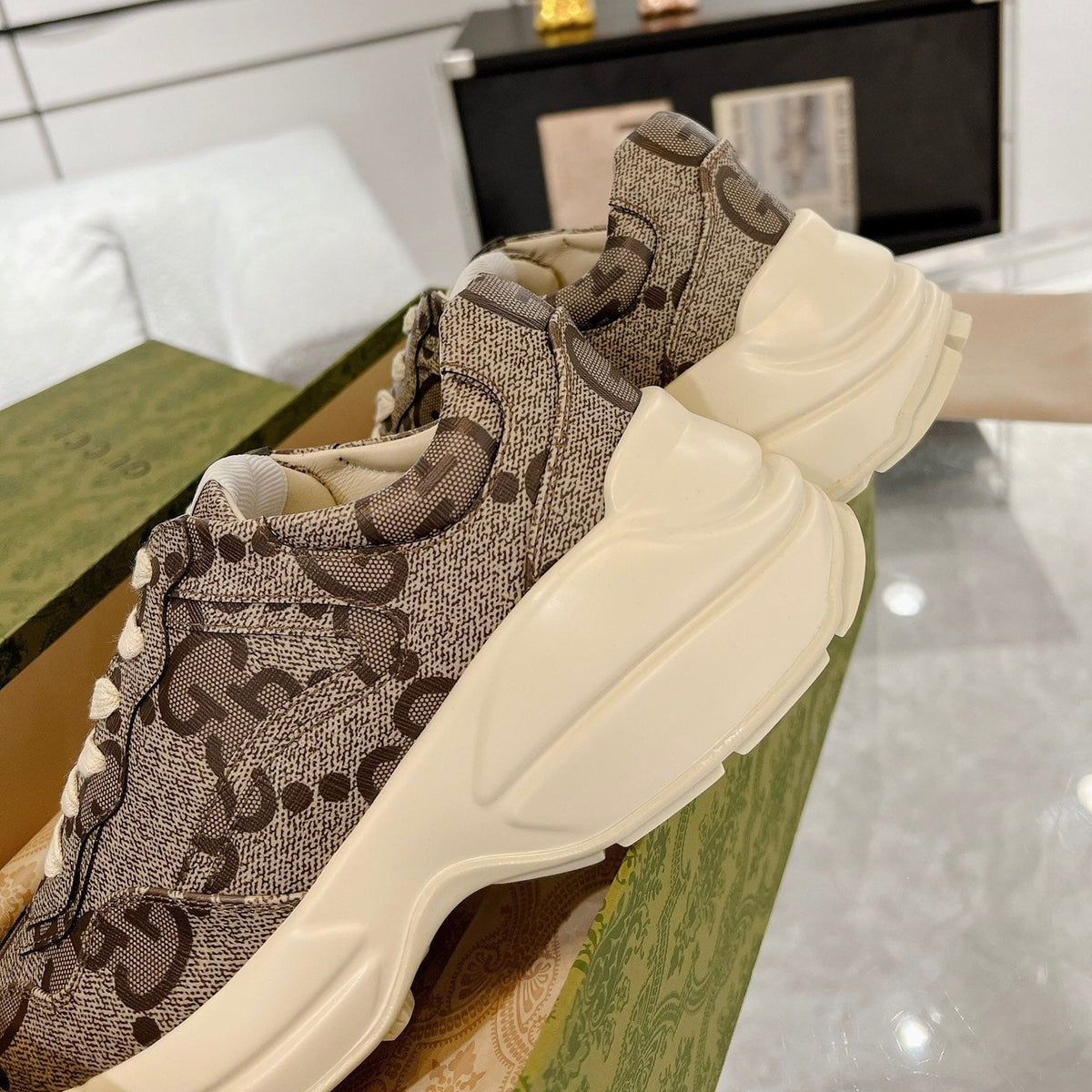 Gucci 100 Rhyton Sneaker Brown