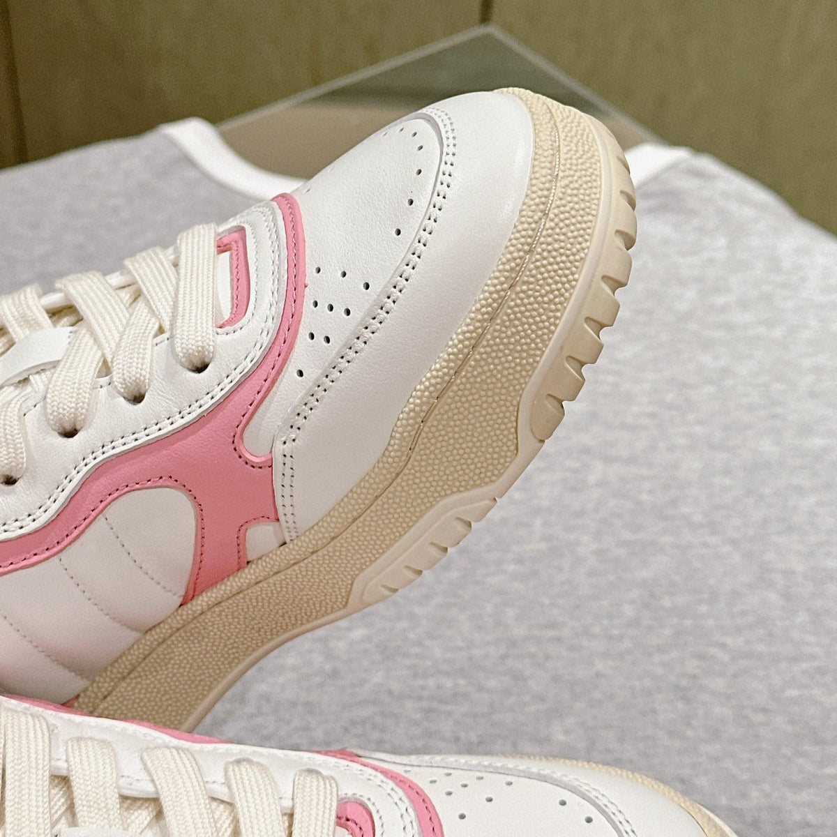 Gucci Retro Sneakers White Pink