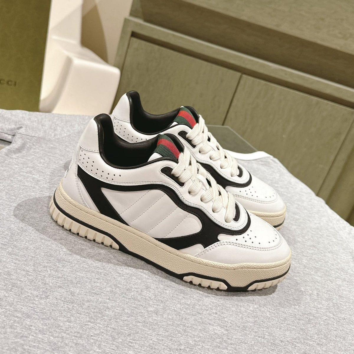 Gucci Retro Sneakers White Black