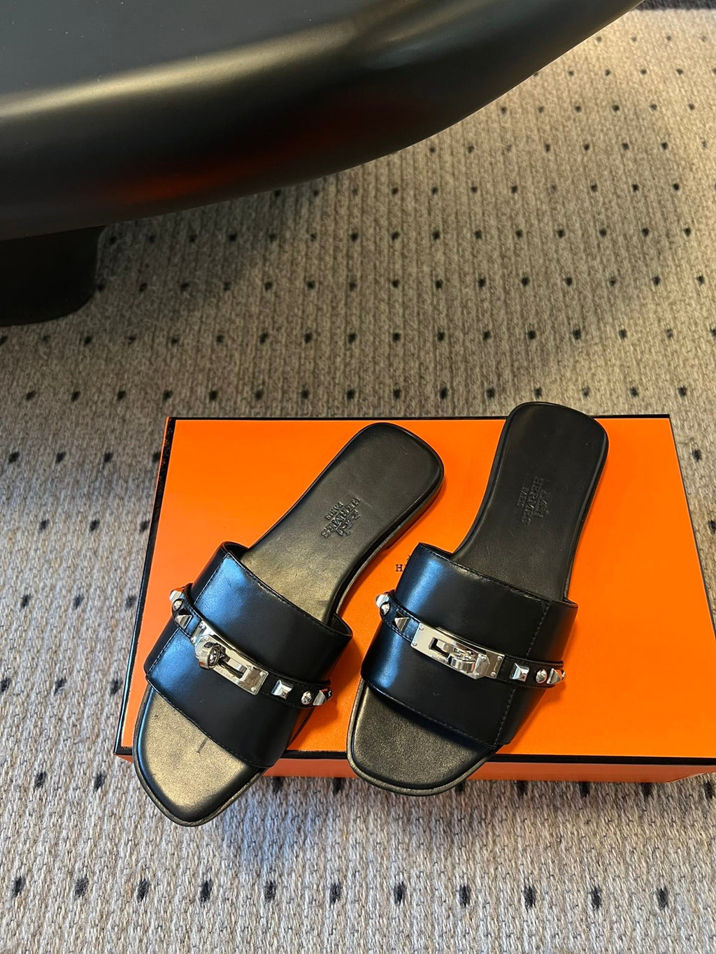 Hermes Giulia Flat Sandal in Black Calfskin