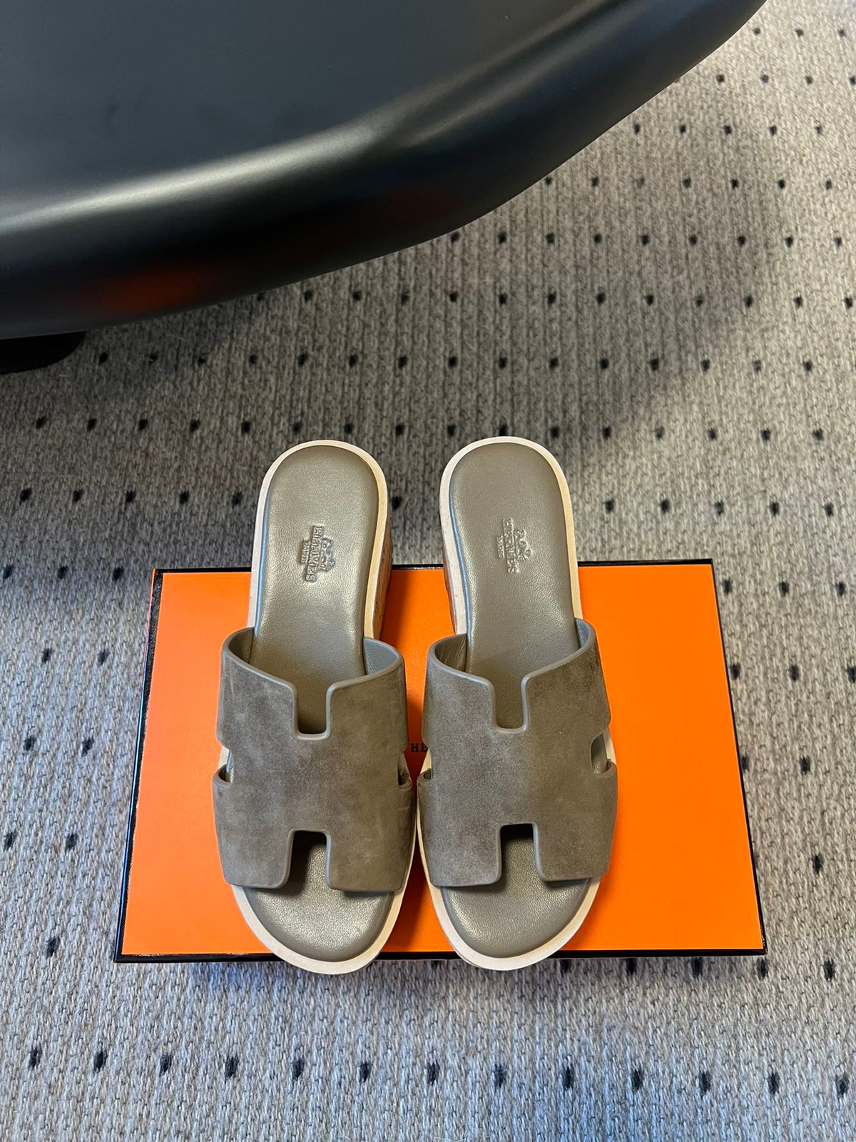 Hermes Eze Sandal Platform 85 mm in Wood Brown Suede