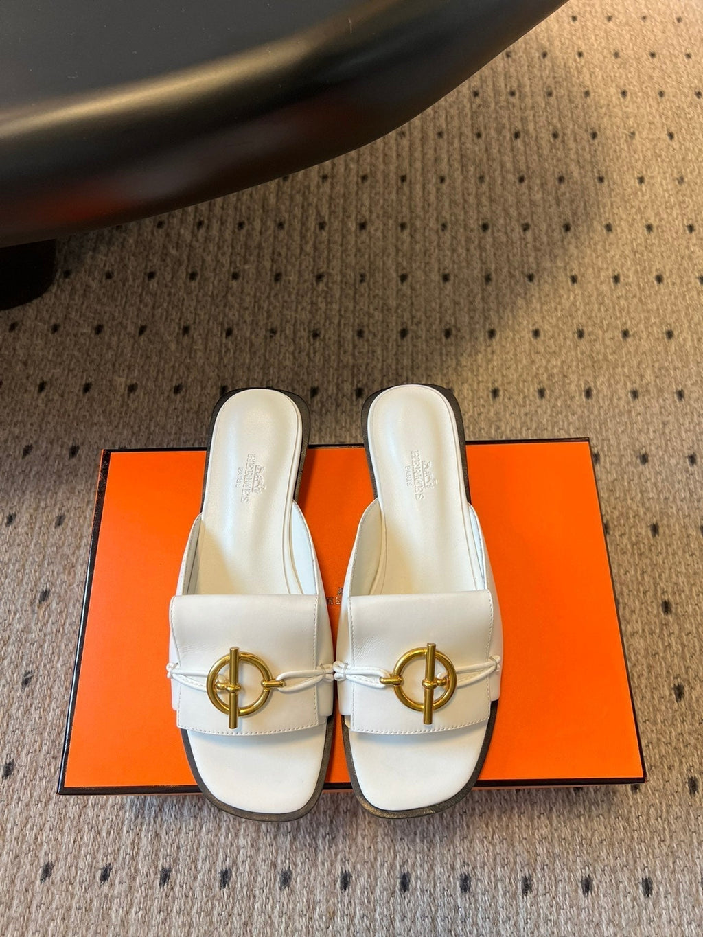 Hermes Ilot Flat Sandal in White Calfskin