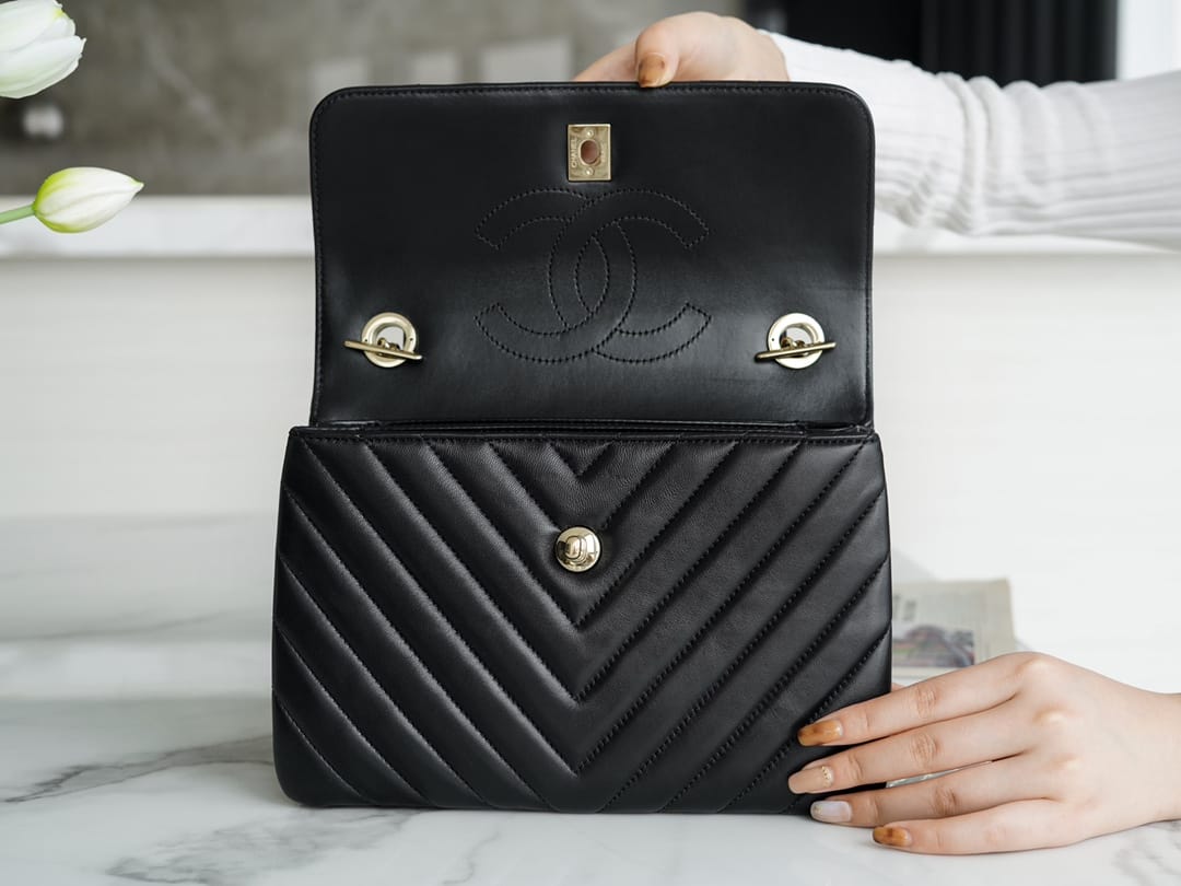Chanel Trendy CC25 Pre-Owned Medium Chevron Trendy Handbag 25cm - Black