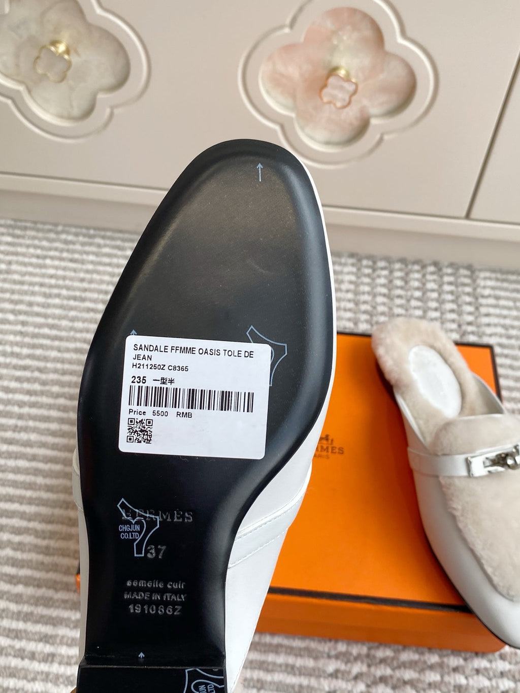 Hermes 25S Catena Mule in Beige Shearling and White Lambskin with Silver Hardware