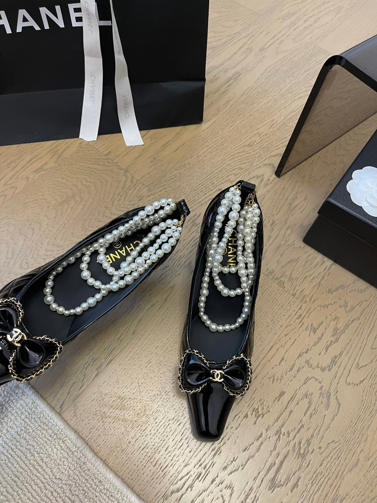 Chanel High Heel 8 cm in Black Calfskin with Pearl Chain