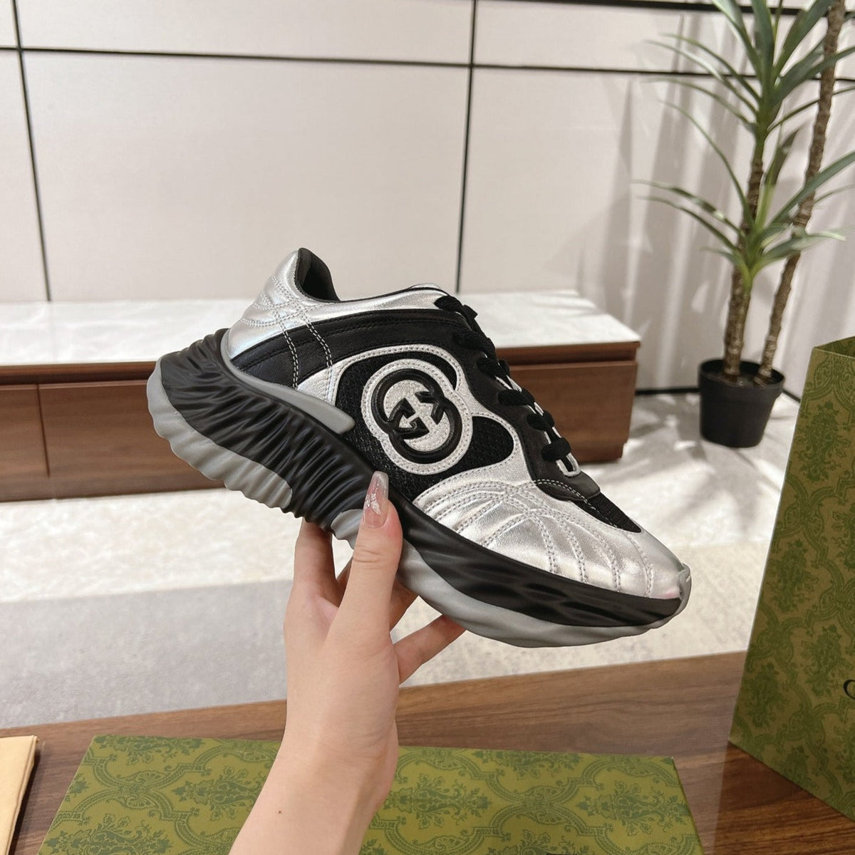 Gucci Ripple Sneaker Black Silver