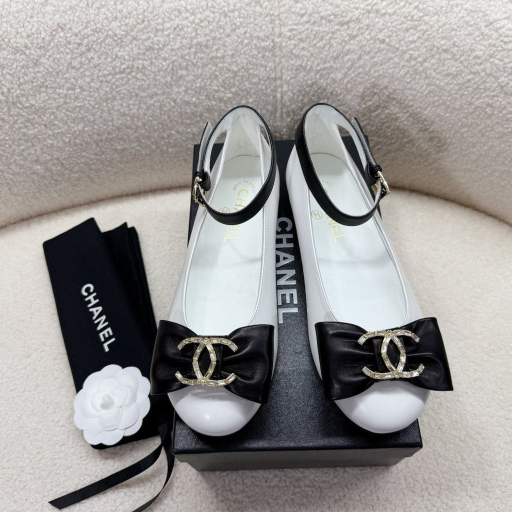 Chanel Mary Jane Shoes in Black Mix White Lambskin