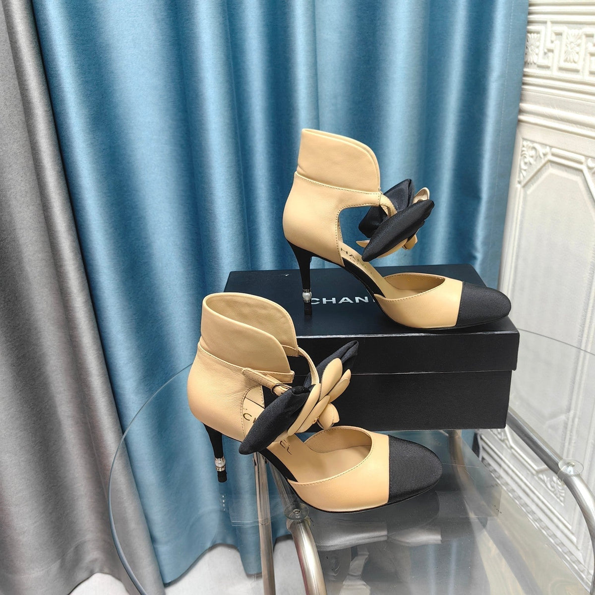 Chanel High Heels in Dark Cream Mix Black Sheepskin with Flower