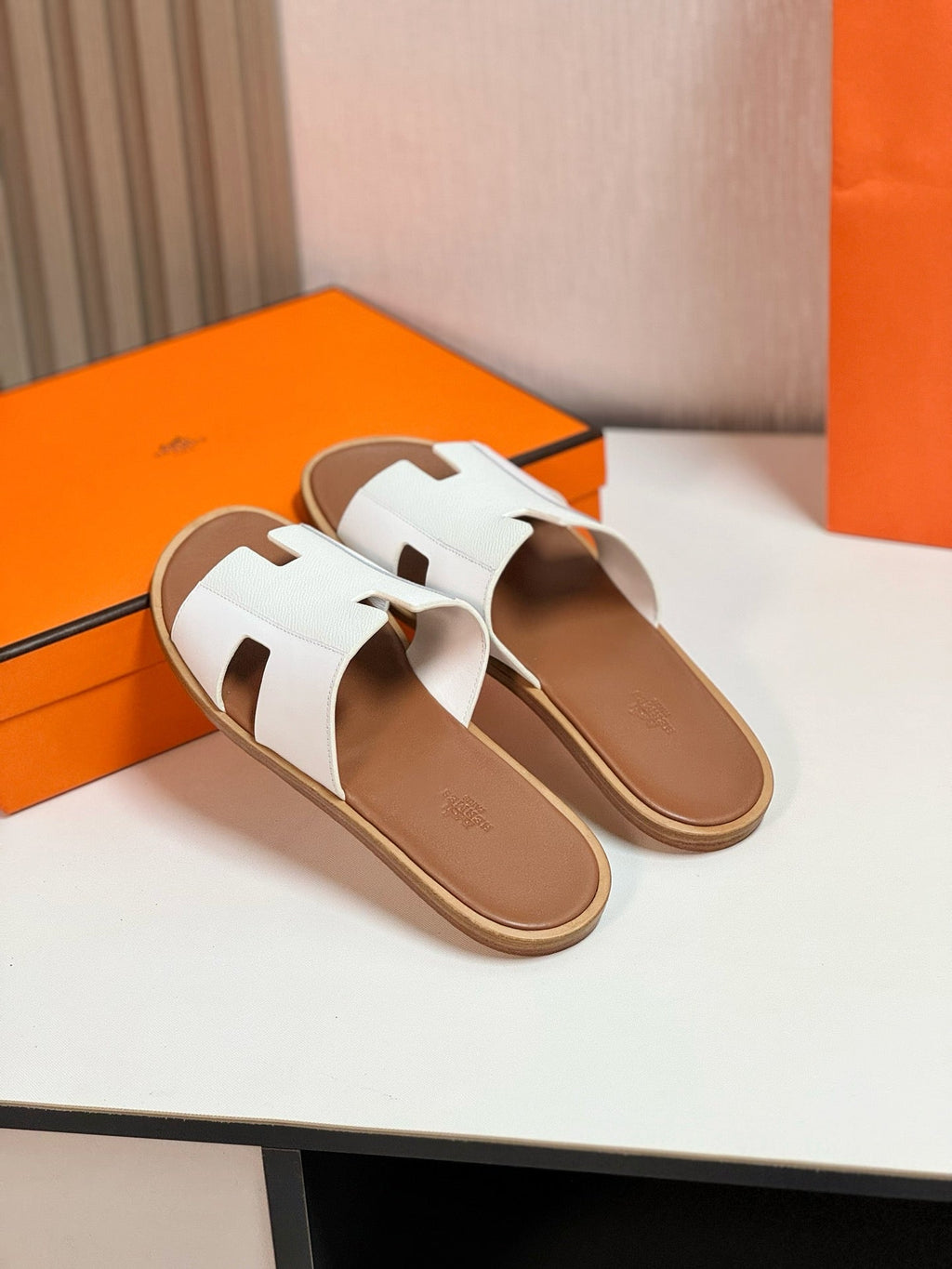 Hermes Izmir Sandal Light Brown Mix White Lambskin