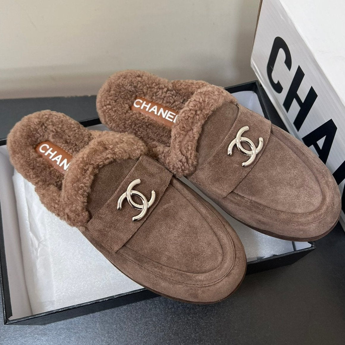 Chanel Loafers Mule in Medium Brown Suede and Fleece Lining