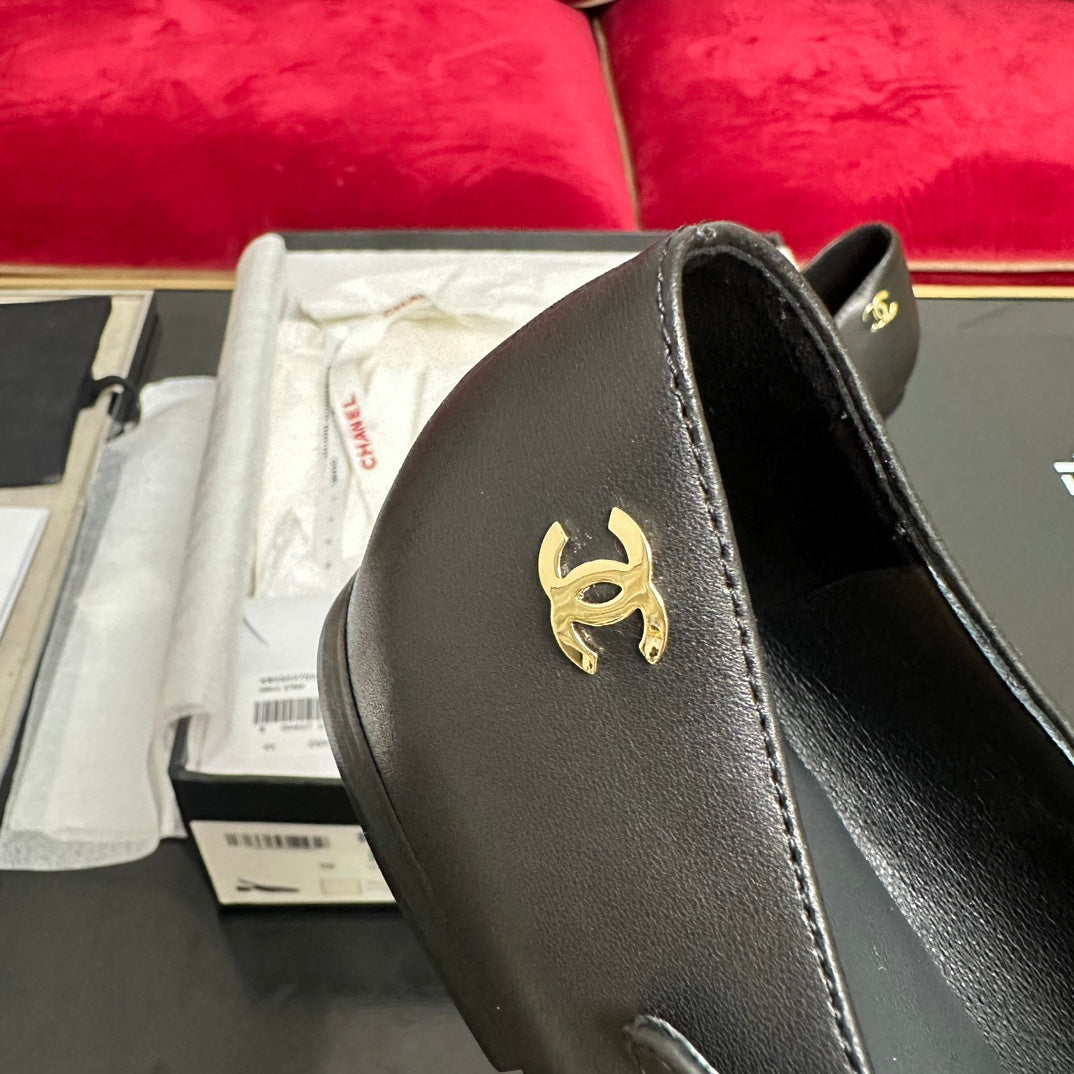 Chanel Mary Jane Shoes in Black Calfskin and Satin