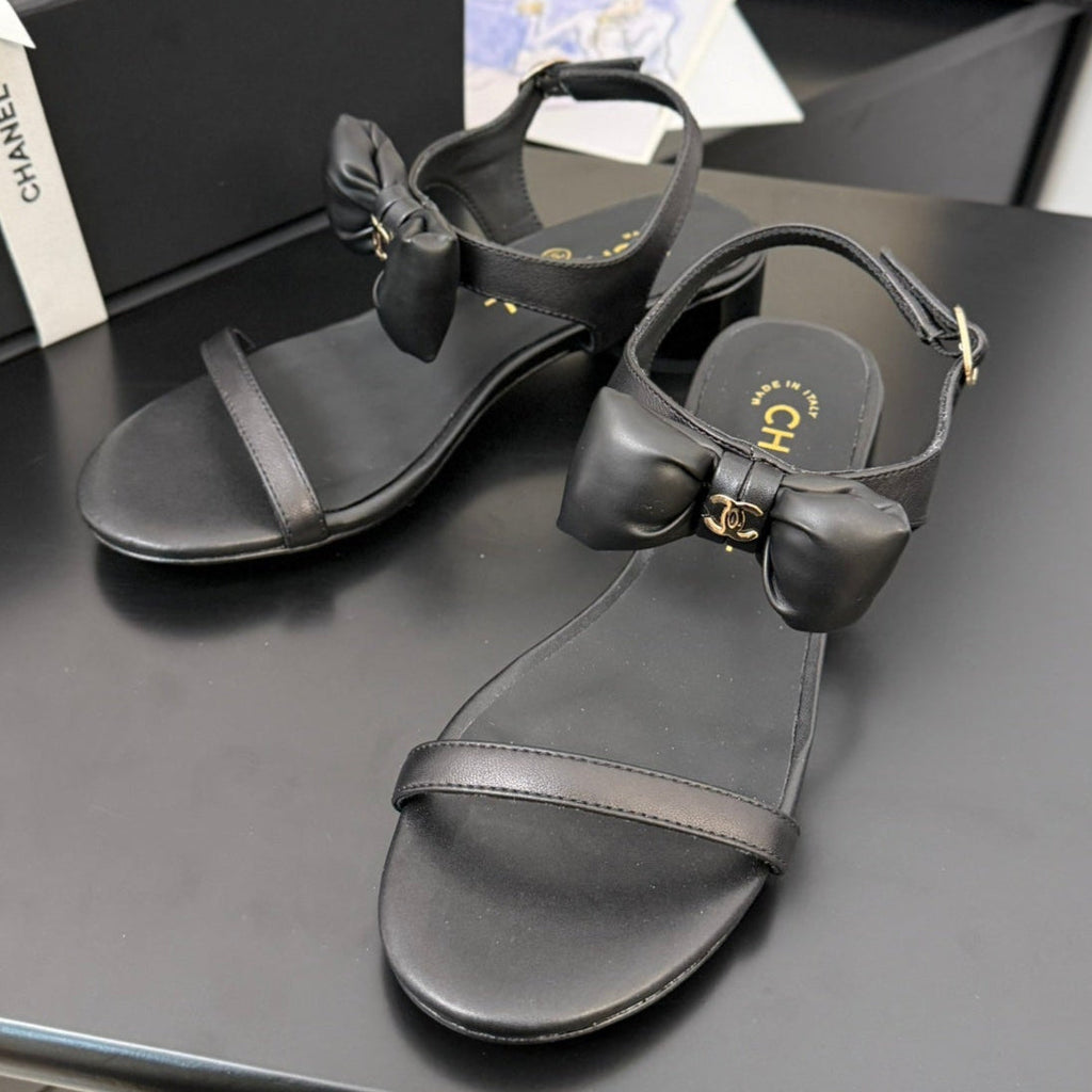 Chanel Flat Sandals 5 mm in Black Calfskin