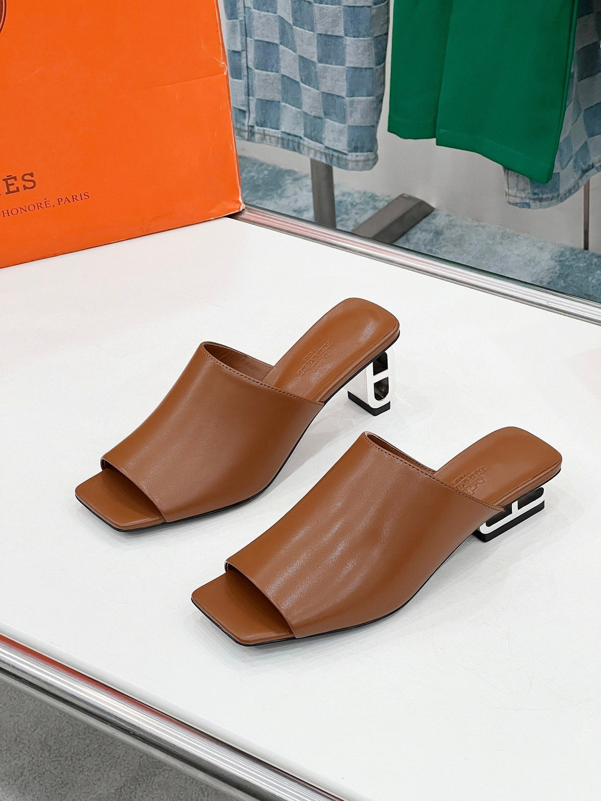 Hermes Idole Sandal in Bronze Brown Calfskin