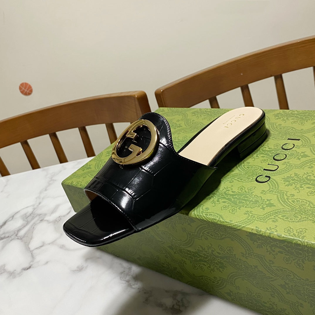 Gucci 26S Blondie Slippers in Black Glossy Calfskin
